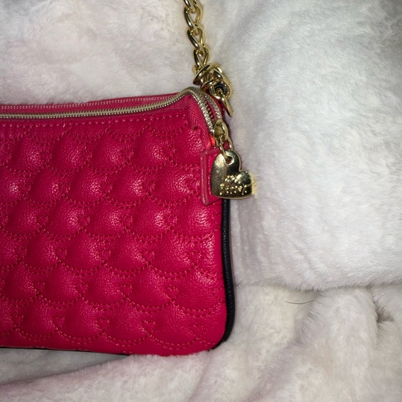 Betsey Johnson Fuchsia Quilted Wristlet shoulder bag with Gold Accents - Picture 4 of 13